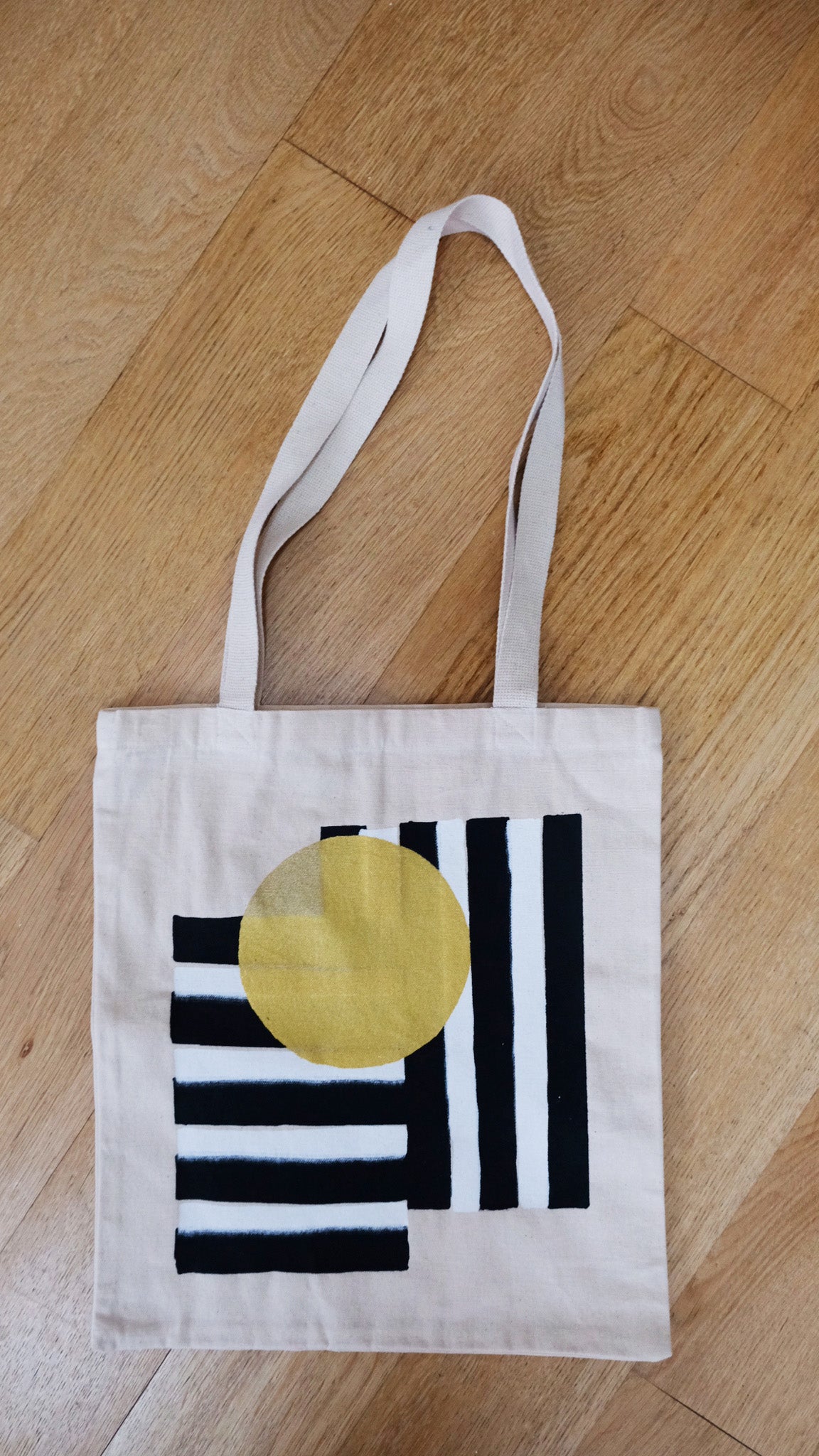 Totebag sérigraphié rond or, rayures noires et blanches floues